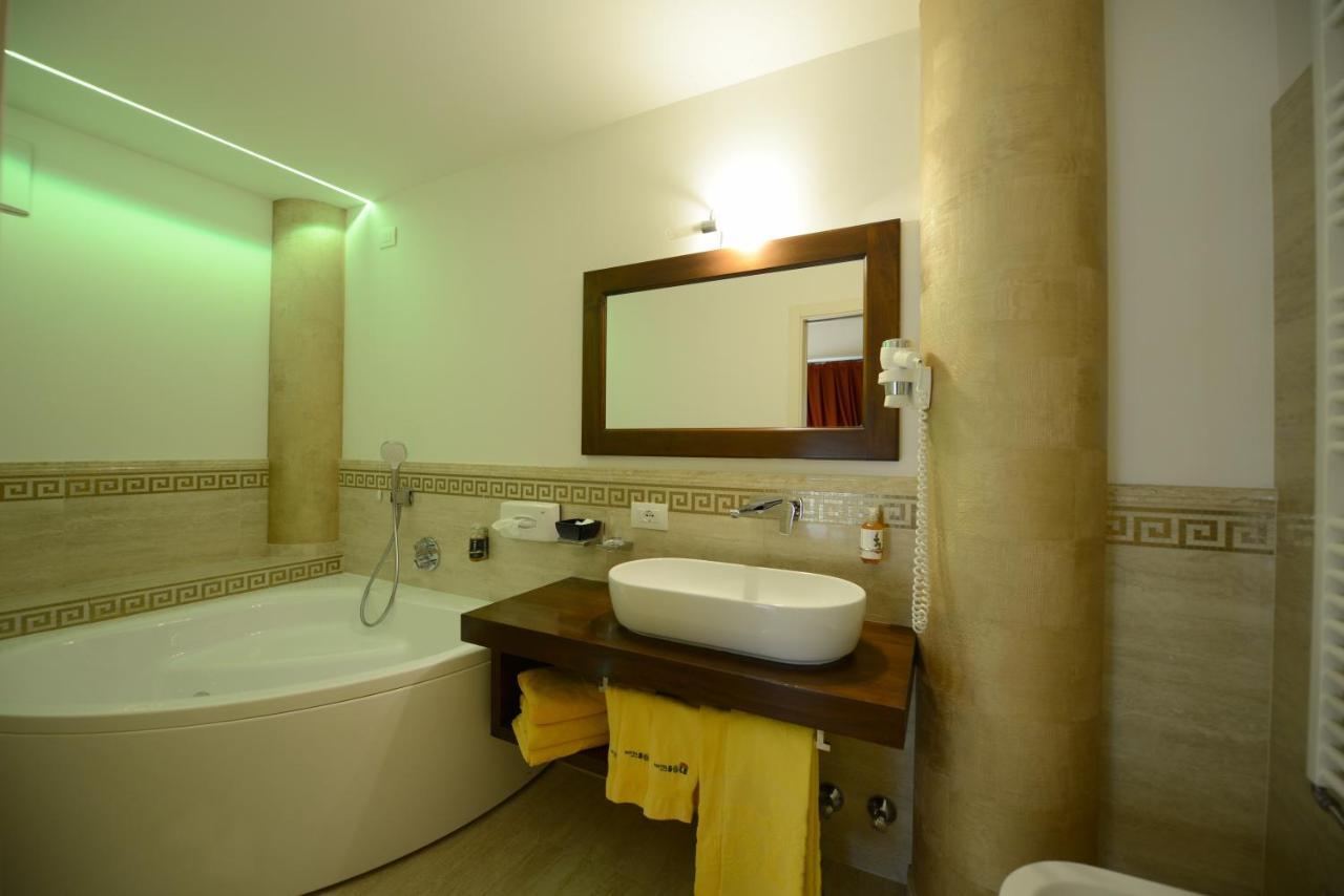 Hotel Sole 파쏘델토날레 외부 사진